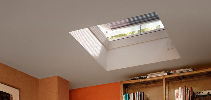 Fereastră cu operare manuală pentru acoperiș terasă Velux + cupolă acrilică transparentă